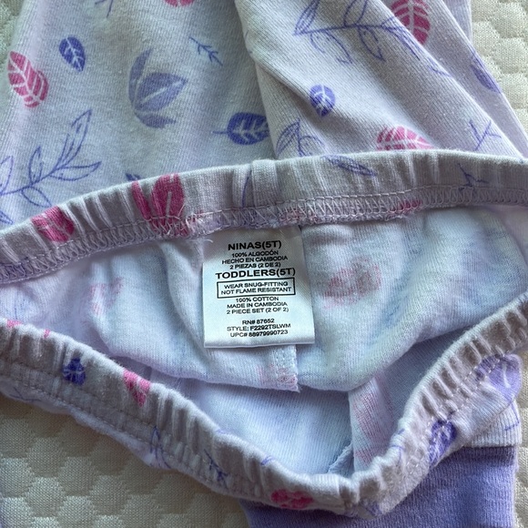 Frozen Pajama Set size 5T - Picture 3 of 4